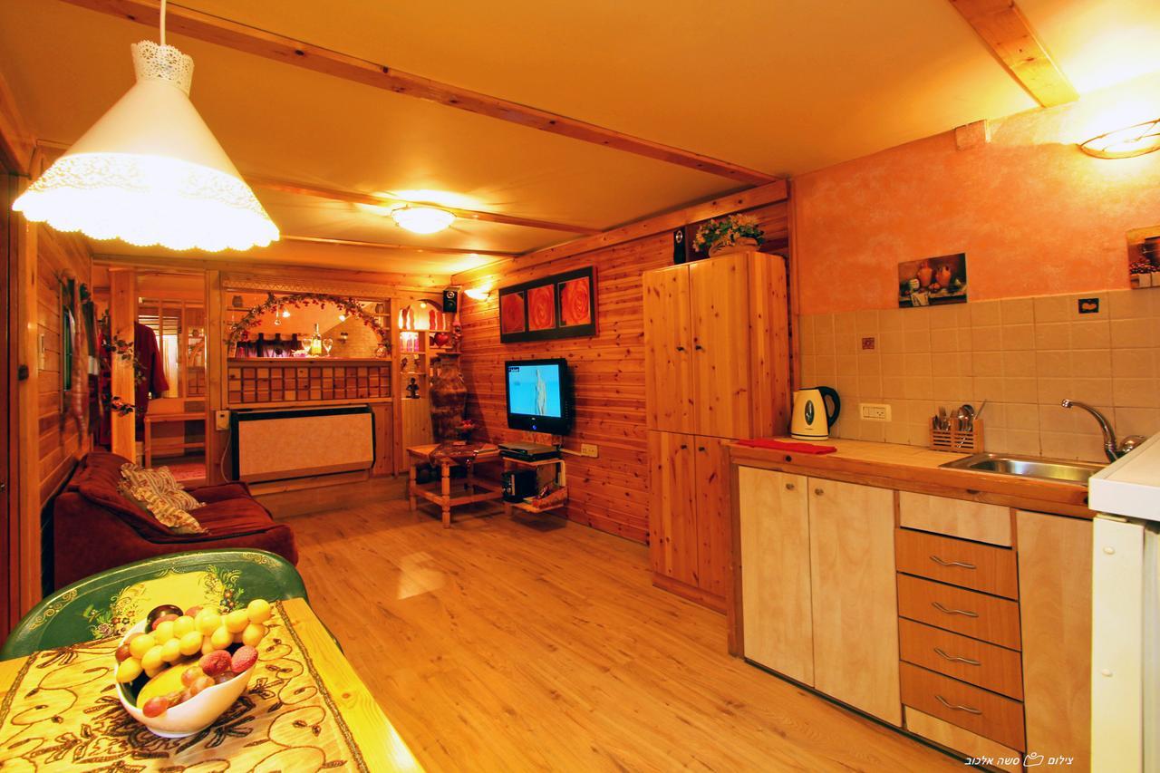 Lodge Under The Walnut Tree Shade