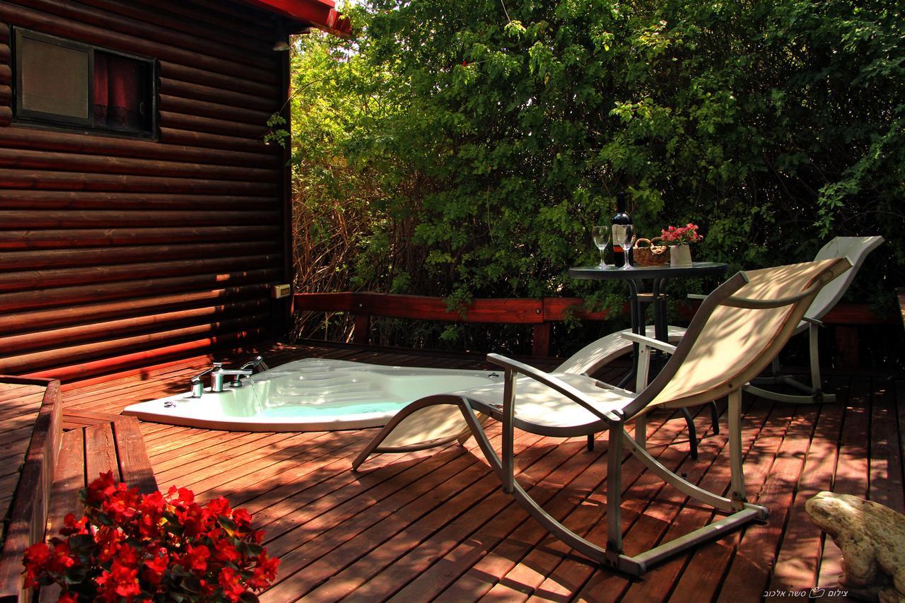 Under The Walnut Tree Shade Lodge Adi